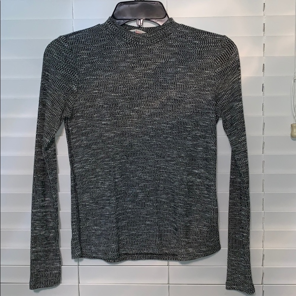 Very pretty fitted gray, white, and black shirt!!